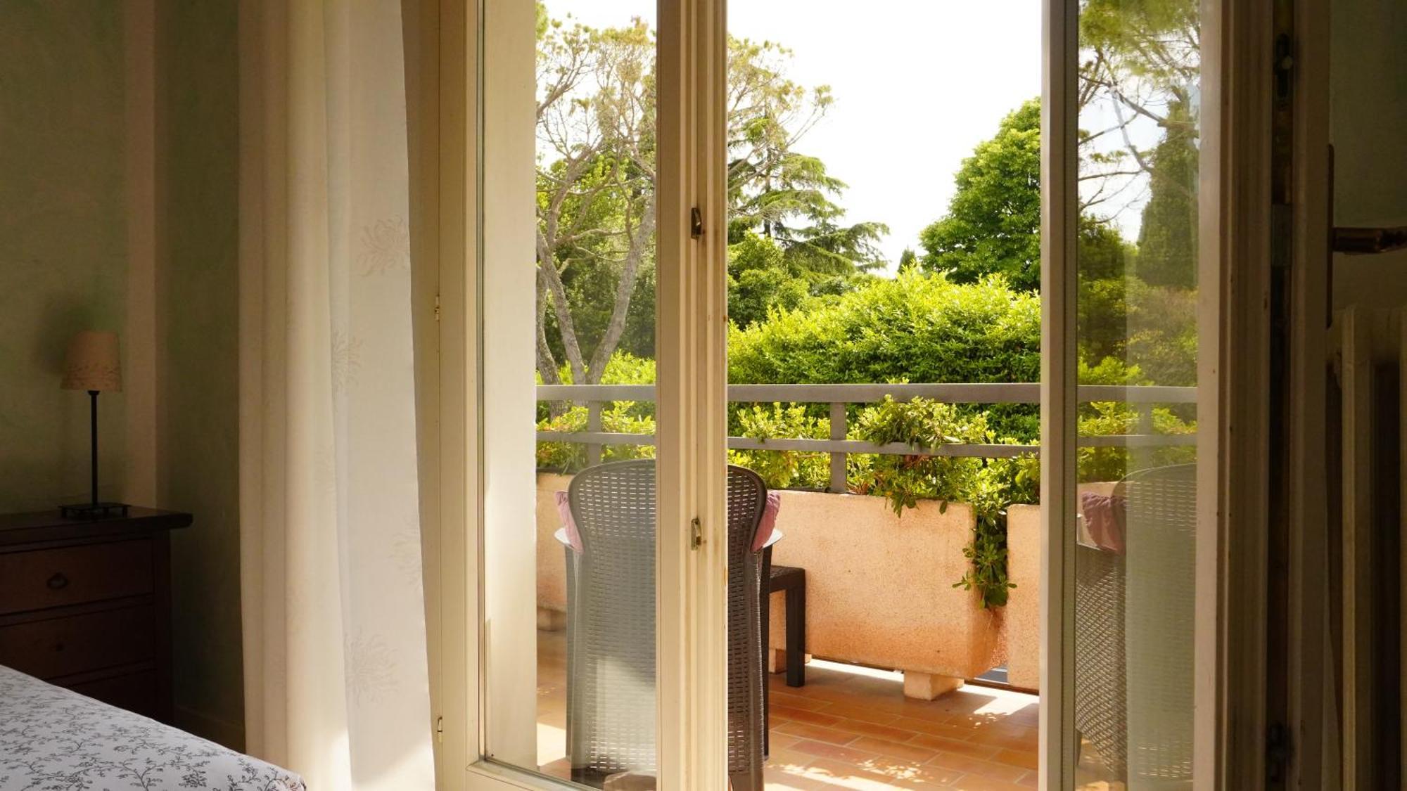 Appartamenti Villa Lina デセンツァーノ・デル・ガルダ エクステリア 写真